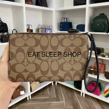 Load image into Gallery viewer, COACH DOUBLE ZIP WALLET WRISTLET BLOCKED SIGNATURE C7313 KHAKI BROWN MULTI
