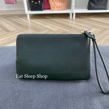 Load image into Gallery viewer, COACH  DOUBLE ZIP WALLET WRISTLET SIGNATURE C5576 IN KHAKI AMAZON GREEN MULTI
