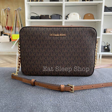 Load image into Gallery viewer, MICHAEL KORS JET SET ITEM  LARGE EW CROSSBODY SIGNATURE IN BROWN (NO CHAIN INFRONT)
