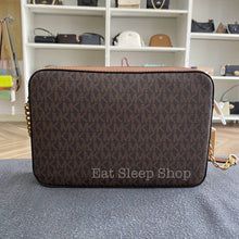 Load image into Gallery viewer, MICHAEL KORS JET SET ITEM  LARGE EW CROSSBODY SIGNATURE IN BROWN (NO CHAIN INFRONT)
