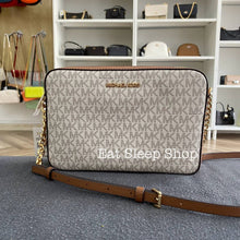 Load image into Gallery viewer, MICHAEL KORS JET SET ITEM  LARGE EW CROSSBODY SIGNATURE IN VANILLA (NO CHAIN INFRONT)
