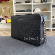 Load image into Gallery viewer, MICHAEL KORS JET SET ITEM  LARGE EW CROSSBODY SIGNATURE IN BLACK (NO CHAIN INFRONT)
