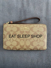 Load image into Gallery viewer, COACH LARGE CORNER ZIP WRISTLET SIGNATURE CANVAS CS438 IN GOLD/KHAKI SADDLE 2
