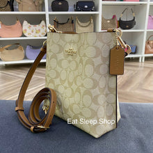 Load image into Gallery viewer, COACH MOLLIE BUCKET BAG 22 SIGNATURE CA582 IN LIGHT KHAKI/LIGHT SADDLE
