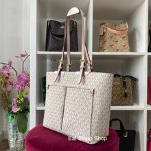 Load image into Gallery viewer, MICHAEL KORS JET SET TRAVEL MEDIUM DOUBLE POCKET TOTE IN SIGNATURE POWDER BLUSH MULTI
