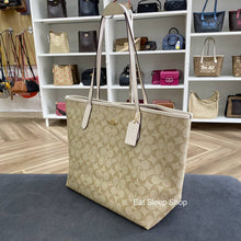 Load image into Gallery viewer, COACH CITY TOTE SIGNATURE CANVAS 5696 IN LIGHT KHAKI CHALK
