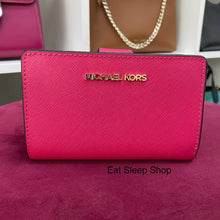 Load image into Gallery viewer, MICHAEL KORS JET SET TRAVEL MEDIUM BIFOLD ZIP COIN WALLET IN BRIGHT PINK

