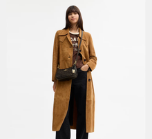 Load image into Gallery viewer, COACH TERI SHOULDER BAG IN LOVED SIGNATURE CANVAS (CDY18 IMBRN) WITH CHARMS IN BROWN
