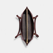 Load image into Gallery viewer, MOLLIE TOTE IN SIGNATURE CHAMBRAY IN WINE MULTI
