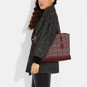 MOLLIE TOTE IN SIGNATURE CHAMBRAY IN WINE MULTI