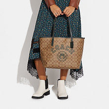 Load image into Gallery viewer, CITY TOTE IN SIGNATURE CANVAS WITH VARSITY MOTIF IN KHAKI GREEN
