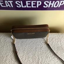 Load image into Gallery viewer, MICHAEL KORS JET SET ITEM  LARGE EW CROSSBODY SIGNATURE IN BROWN (5490690949273)
