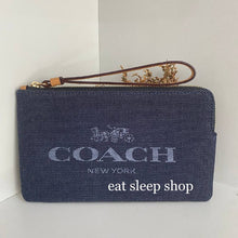 Load image into Gallery viewer, COACH LARGE CORNER ZIP WRISTLET WITH COACH C8311 IN IM/DENIM
