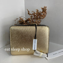 Load image into Gallery viewer, MARC JACOBS SMALL BIFOLD WALLET M0016993-718 IN LIGHT GOLD
