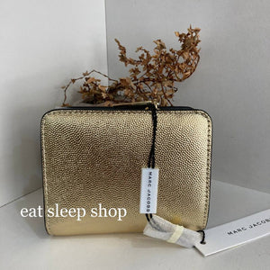 MARC JACOBS SMALL BIFOLD WALLET M0016993-718 IN LIGHT GOLD