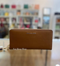 Load image into Gallery viewer, MICHAEL KORS JET SET LARGE TRAVEL CONTINENTAL WALLET LEATHER IN LUGGAGE
