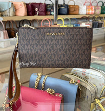 Load image into Gallery viewer, MICHAEL KORS JET SET TRAVEL LARGE DOUBLE ZIP WRISTLET WALLET SIGNATURE IN BROWN
