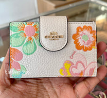 Load image into Gallery viewer, COACH ACCORDION CARD CASE WITH DREAMY LAND FLORAL PRINT C8702 IN CHALK MULTI
