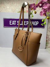 Load image into Gallery viewer, MICHAEL KORS LARGE CHARLOTTE TOP ZIP TOTE IN LUGGAGE (7035366244539)
