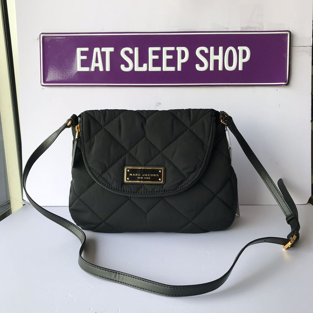 MARC JACOBS QUILTED NYLON MESSENGER BAG M0011324-001 IN BLACK (5979982627003)