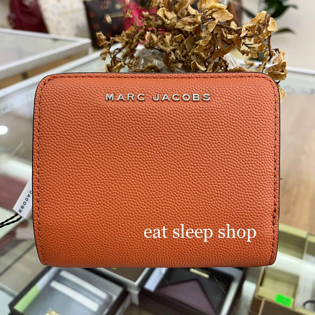 MARC JACOBS SMALL BIFOLD WALLET M0016993-806 IN MECCA ORANGE