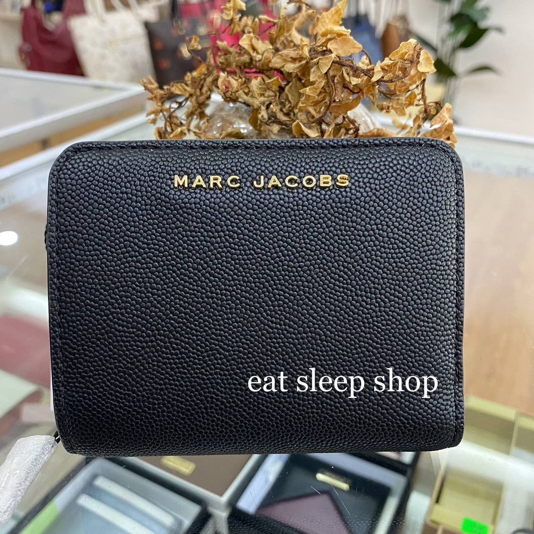 MARC JACOBS SMALL BIFOLD WALLET M0016993-001 IN BLACK
