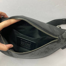 Load image into Gallery viewer, COACH WARREN BELT BAG SIGNATURE CANVAS F78777 IN QB/CHARCOAL BLACK (6671949889723)
