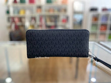 Load image into Gallery viewer, MICHAEL KORS JET SET LARGE TRAVEL CONTINENTAL WALLET SIGNATURE IN BLACK
