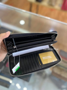 MICHAEL KORS JET SET LARGE TRAVEL CONTINENTAL WALLET SIGNATURE IN BLACK